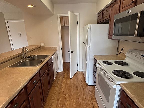 5th image of 13950 E Oxford Pl APT A313