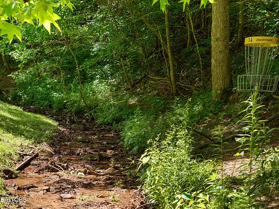 4th image of 2792 Happy Hollow Rd
