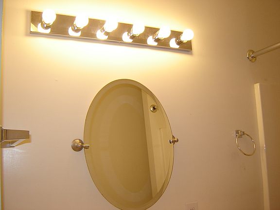 2nd image of 731 Peyton Ave