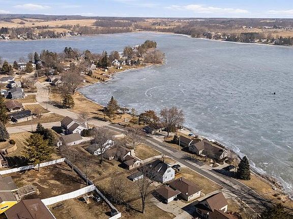 4th image of 337 Lake Dr