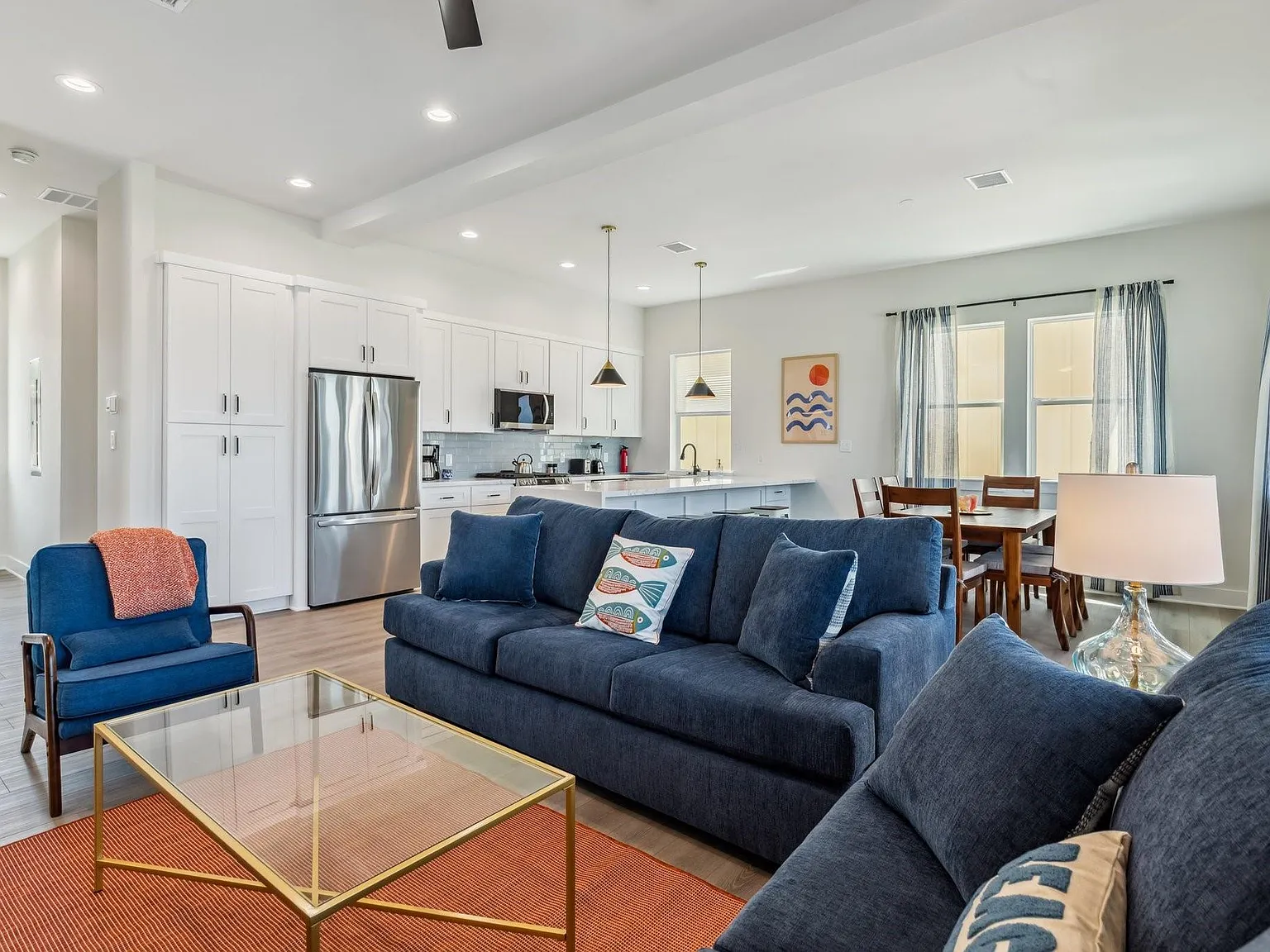 3 bed, 3.5 bath, 1900 sqft, $3,900 — Photo 4