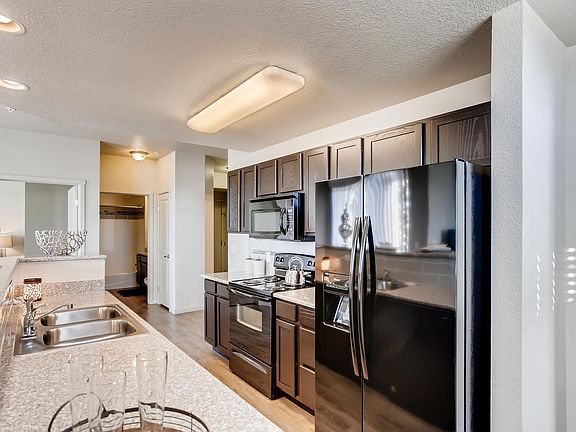 Legend Flats ; Evans, CO Apartments