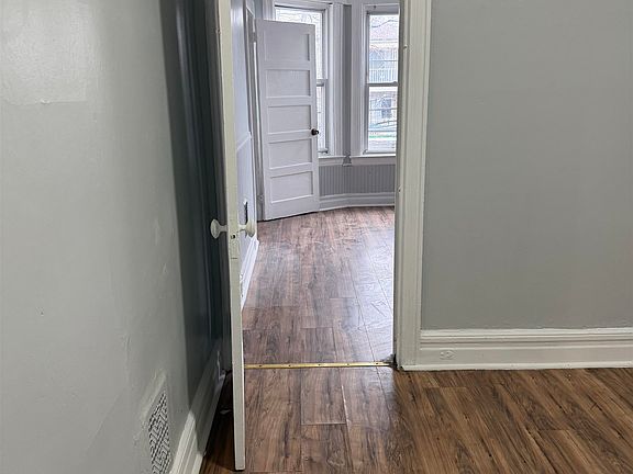 5th image of 18 Roosevelt Ave Floor 1