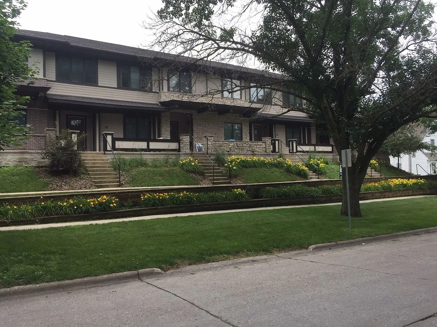 Spacious 5 Bedroom Condo — Photo 3