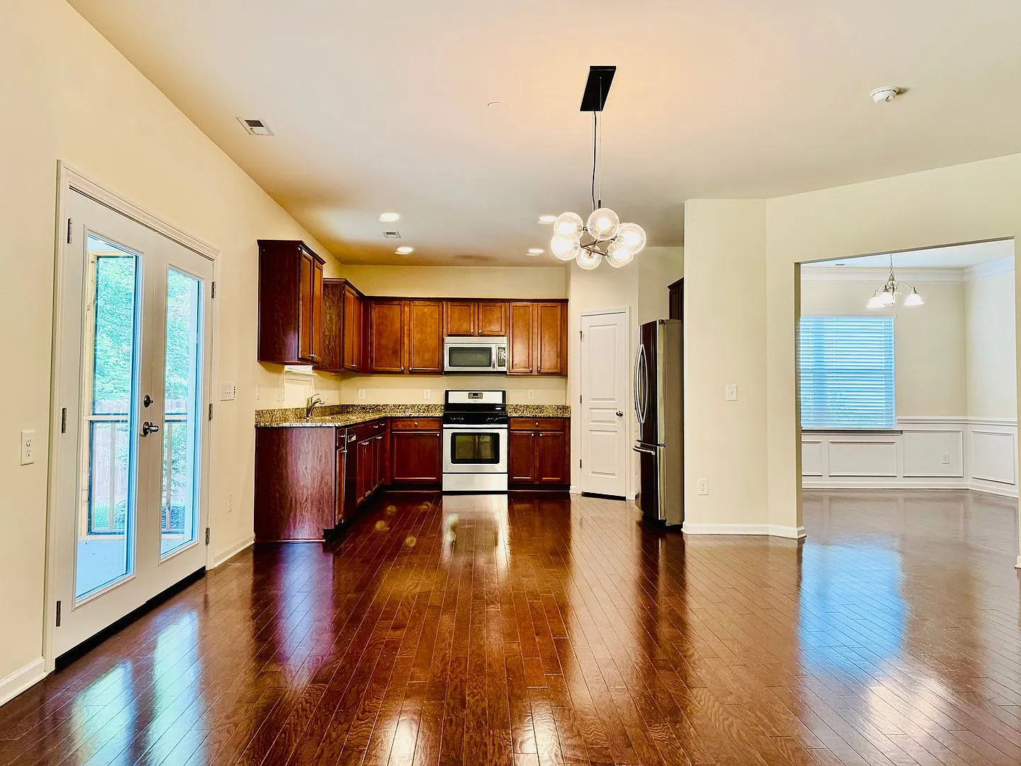 Beautiful Five Bedroom Home In Mebane — Photo 4