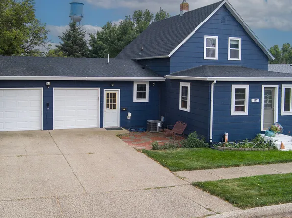 117 4th St NW, Beulah, ND 58523