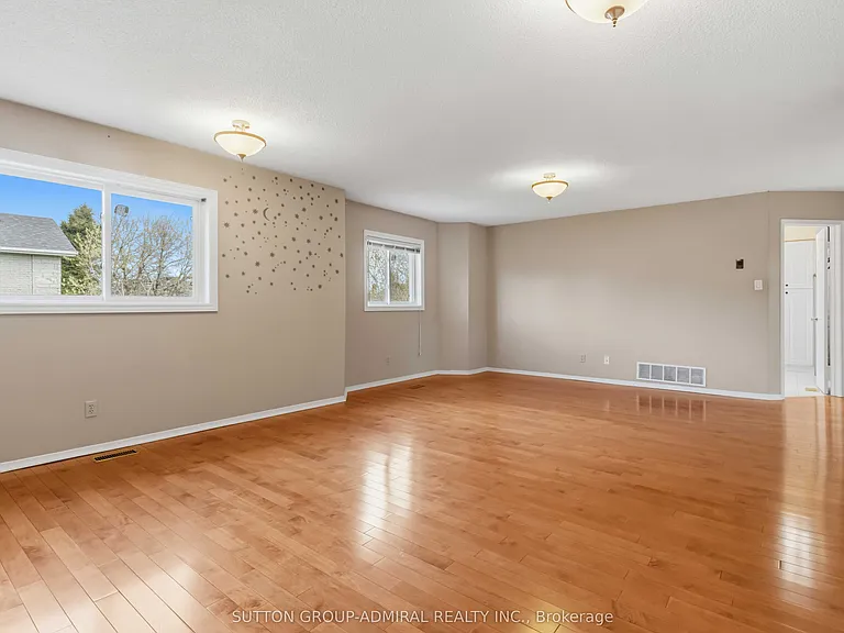 21 Kersey Cres — Photo 17