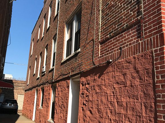 4th image of 2057 Powell Ave
