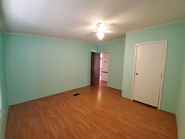 4043 Nashville Dr — Photo 16