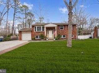 7 Lilac Ln, Medford, NJ 08055