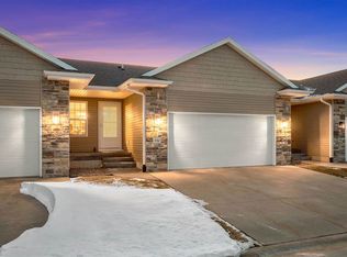 552 Meadow Oak Cir, Fairfax, IA 52228