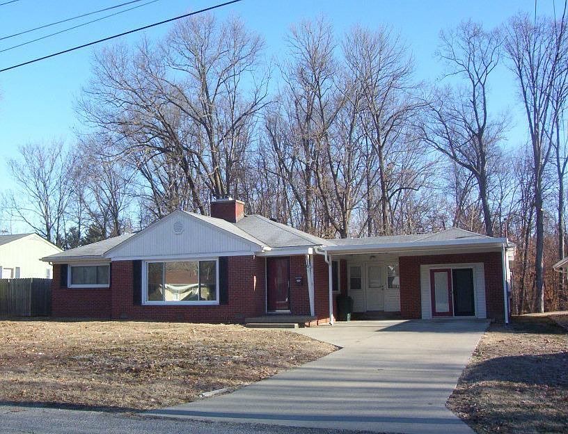 1st image of 916 Roger Ln