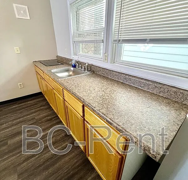 1127 Main St #1 — Photo 13