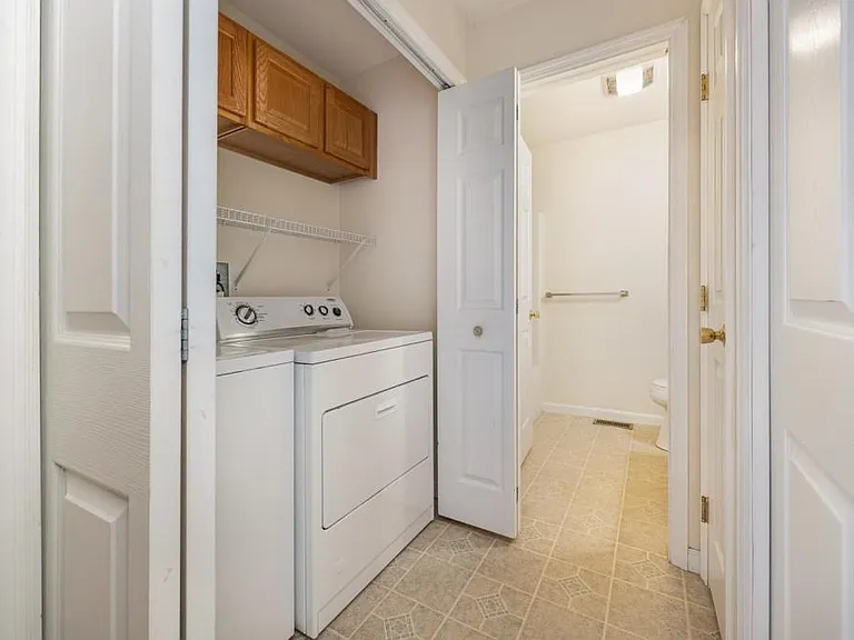 34 Johns Dr — Photo 9
