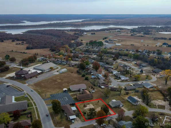 192 Greenbriar Cir, Mannford, OK 74044