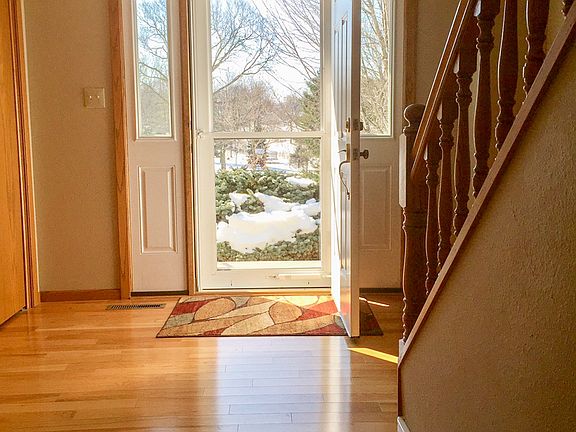 4th image of 401 Emery Dr