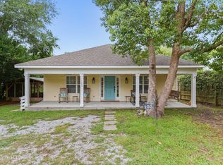 103 Oak Dr, Bay Saint Louis, MS 39520