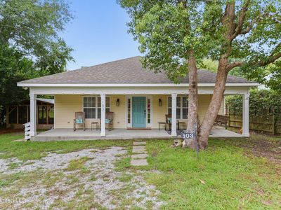 103 Oak Dr, Bay Saint Louis, MS, 39520