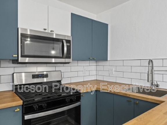 2nd image of 824 E 10th St APT L