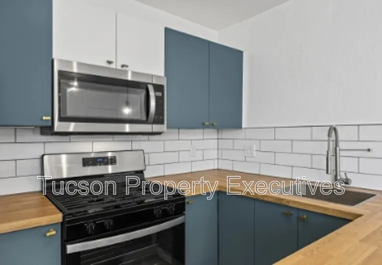 824 E 10th St #L — Photo 2