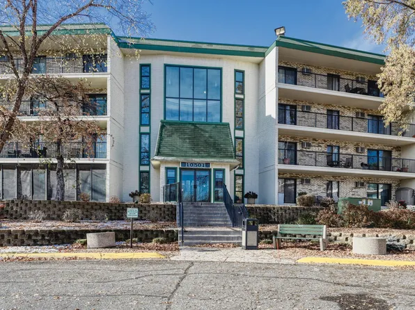10501 Cedar Lake Rd APT 217, Minnetonka, MN 55305