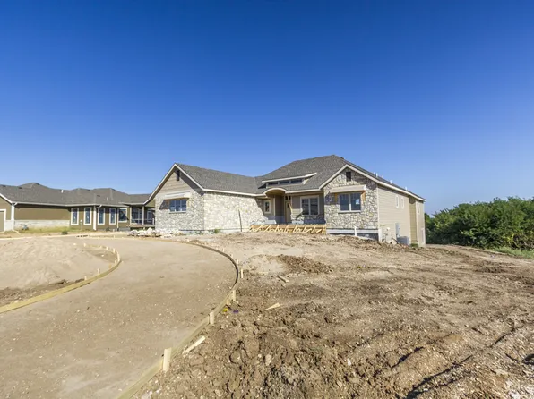 1301 Leone Ridge Drive, Manhattan, KS 66503