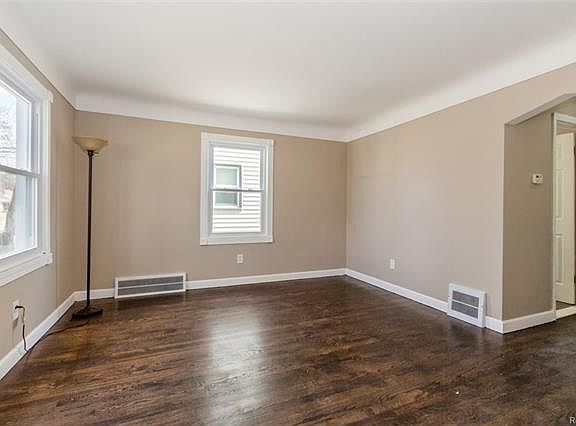 5th image of 24317 New York St