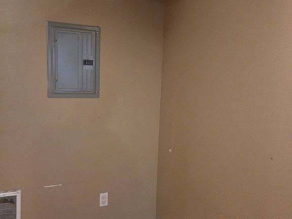 5th image of 5607 Parkside Dr #1