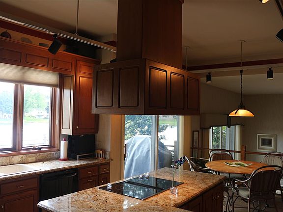 4th image of 3037 Twin Pines Point