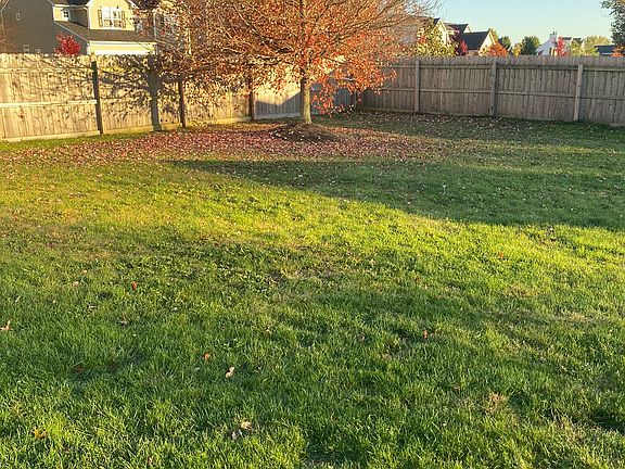 3rd image of 471 Greystone Dr