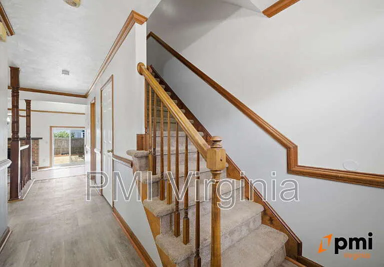 202 Stonehall Ct — Photo 4