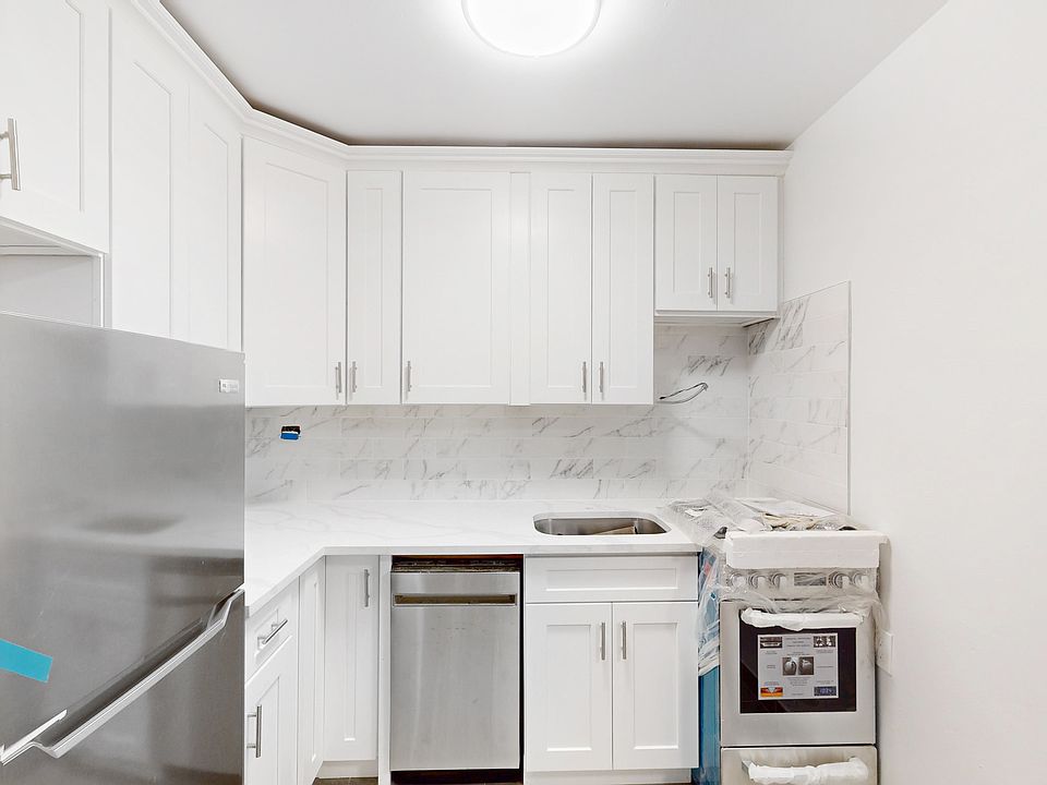 1st image of 165 Christopher St #6R