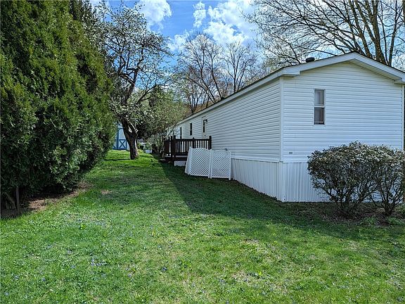 4th image of 401 Silver Ln