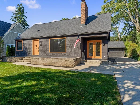 680 W Lincoln Ave, Birmingham, MI 48009