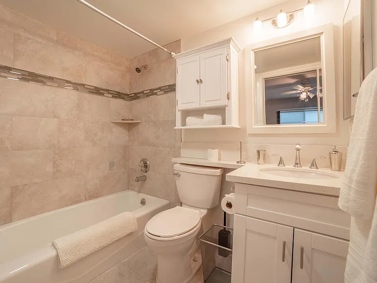 1107 Loma Dr #C — Photo 17