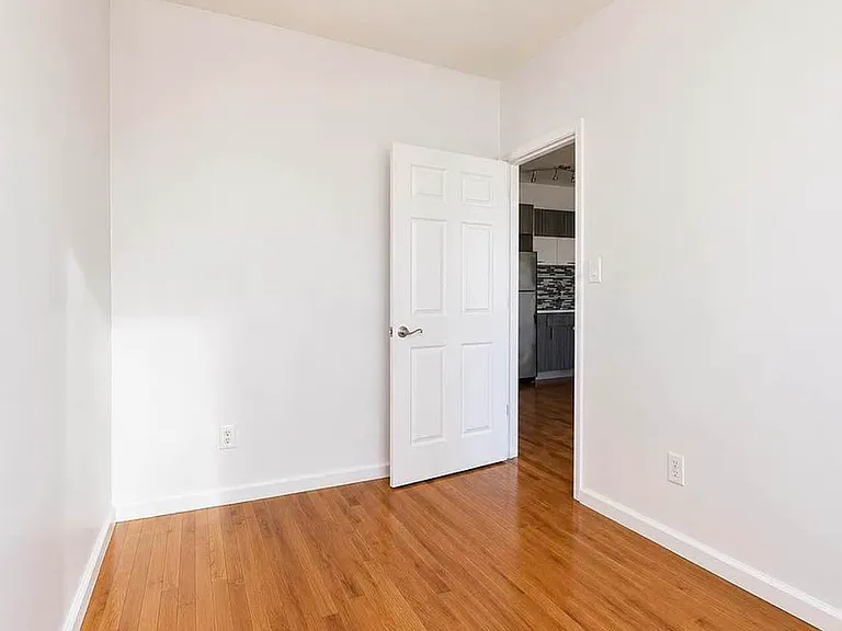 804 Evergreen Ave #3A — Photo 2
