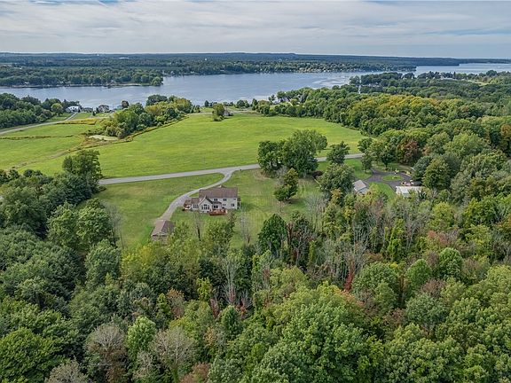 3rd image of 6426 Lake Bluff Rd