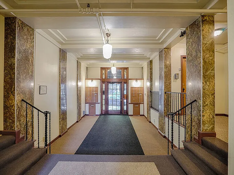 Spacious Units in a Vintage Brick Building- Walk to Seattle Center, Shops,and Restaurants! — Photo 12