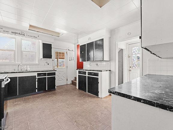 3rd image of 231 Rosenberry St