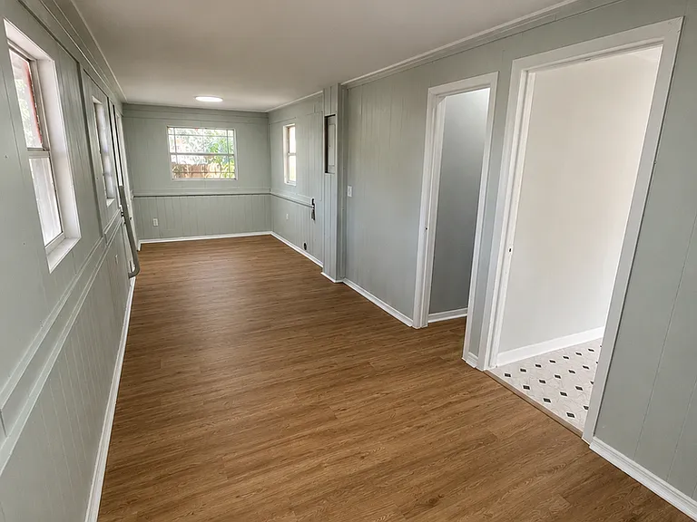 837 Lafayette Ln — Photo 9