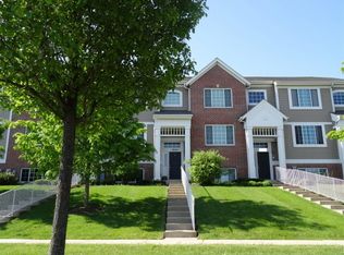 8934 Disbrow St, Huntley, IL 60142