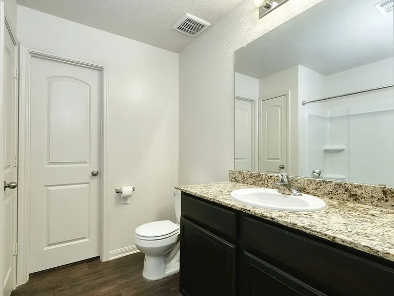 5033 Cressler Ln — Photo 7