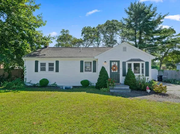 92 Martin St, Buzzards Bay, MA 02532