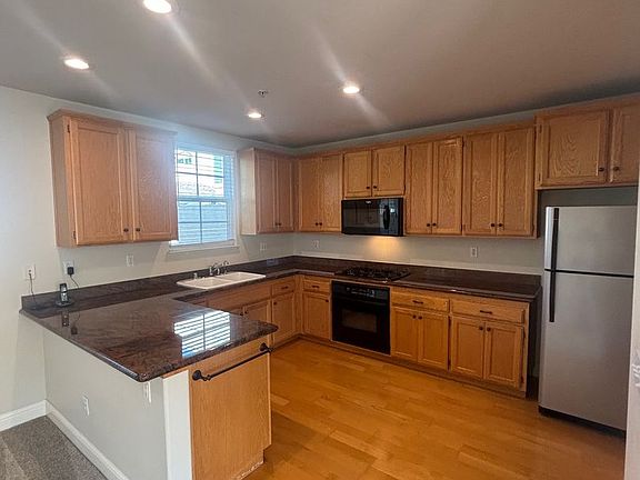 5th image of 776 McClelland Dr