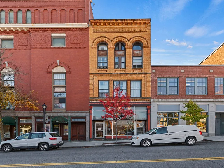 215 Main St #3 — Photo 1