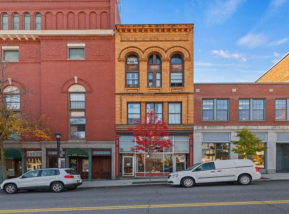 215 Main St #7