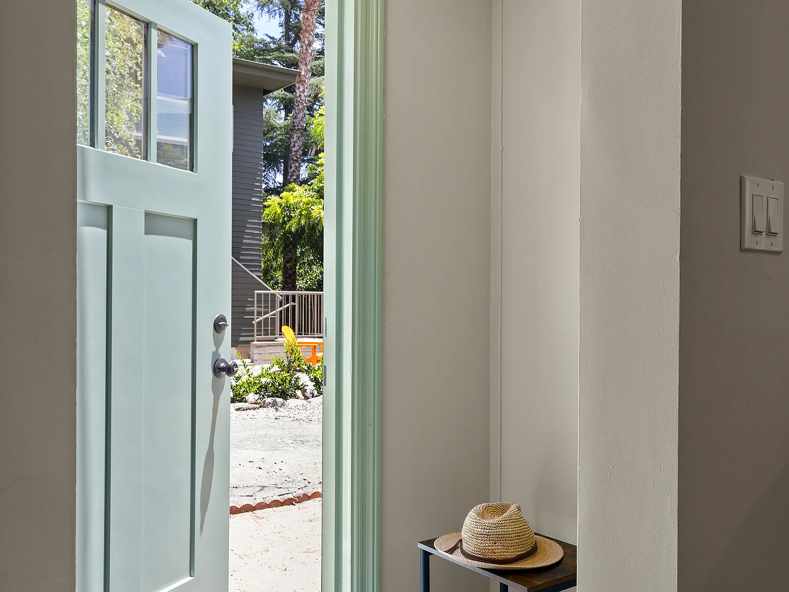 2 bed, 800 sqft, $3,200 — Photo 3