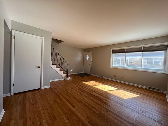 4th image of 606 S Milwaukee Ave APT A