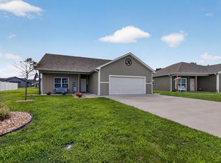 966 N Hickman St, Centralia, MO 65240