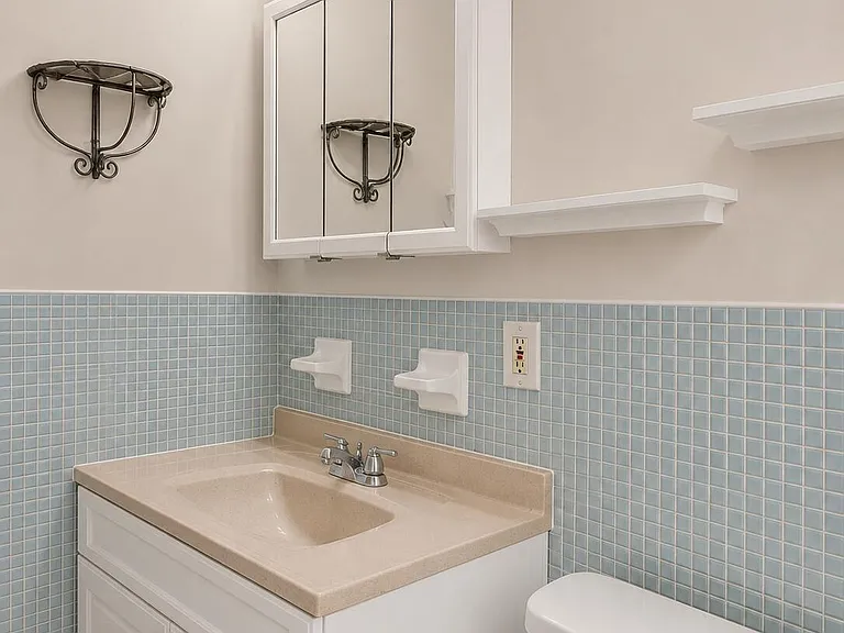 230 Columbia Dr #311 — Photo 5